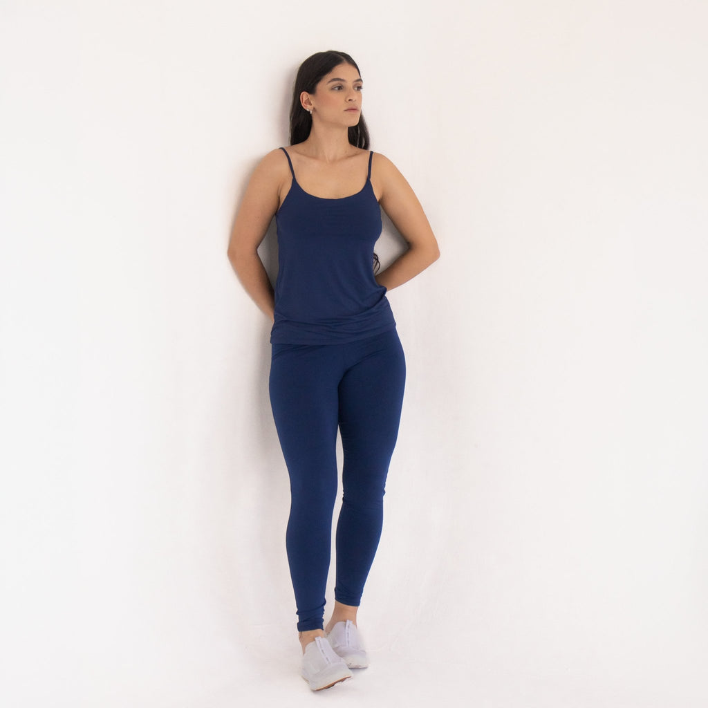 Regata feminina azul soft, mais larga ao corpo RAYA ESSENZA Flow com tecido leve, respirável e toque macio